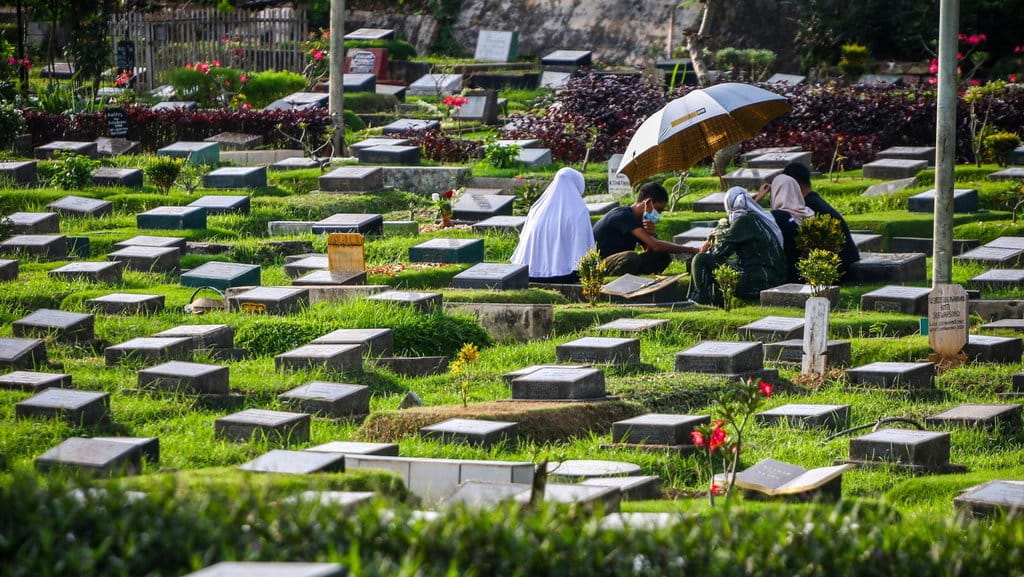 7 Adab Ziarah Kubur yang Jarang Diketahui.